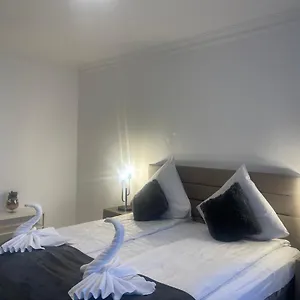 Shared Apartment, Friesenplatz Köln